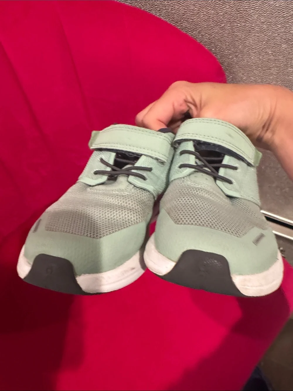 On oncloud Running Kids Mint Green Velcro Athletic Sneakers like new